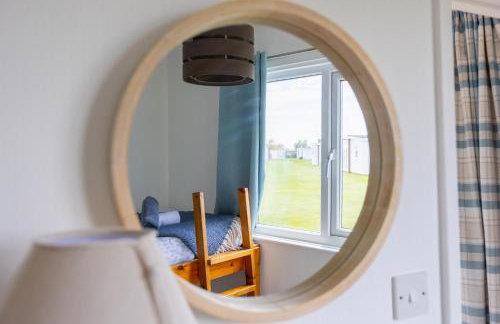 Sea View Holiday Chalet, access to sandy beach - Pets go free - Foto 5