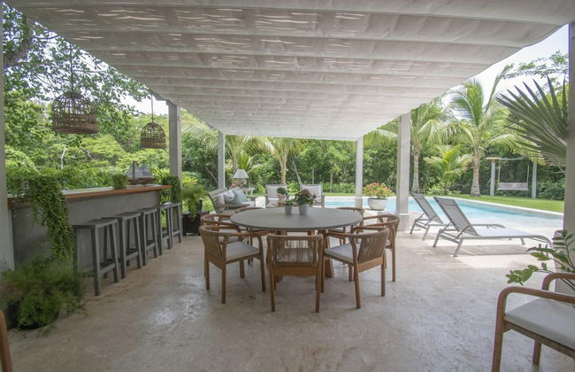 Stylish Fully-staffed Villa Near Beach and Lagoons in Exclusive Golf Resort - Photo 12