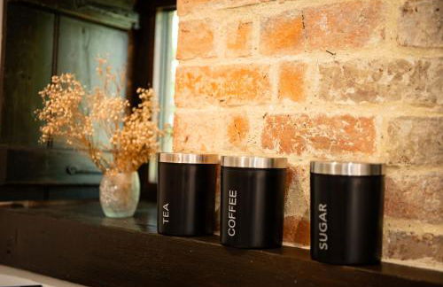 Peaceful Getaway - Free Parking, Short Drive to Stamford - Foto 18