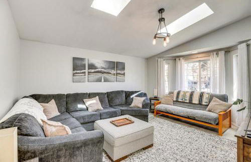 Family-Friendly Home with Fire Pit in Bend! - Photo 3