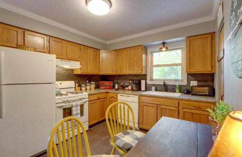 Blue Ridge Getaway with Hot Tub and Seasonal View! - Foto 11