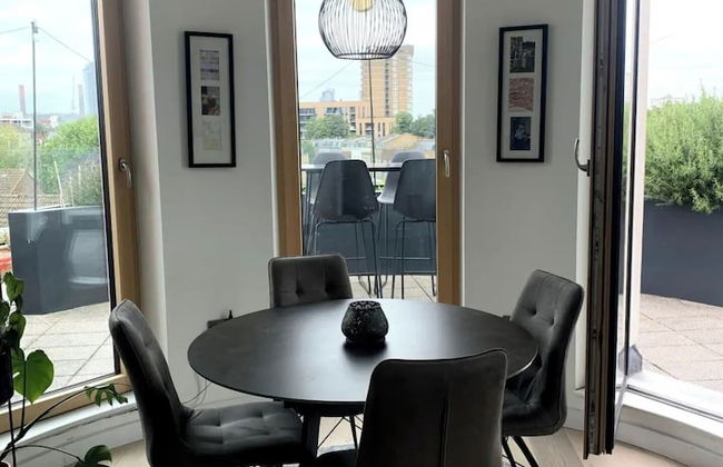 Stylish 2BD Flat With Private Balcony - Battersea - Foto 14