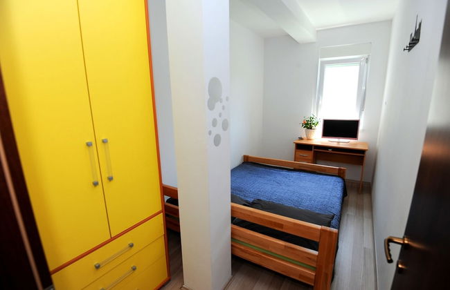 Holiday House With Pool - Photo 2