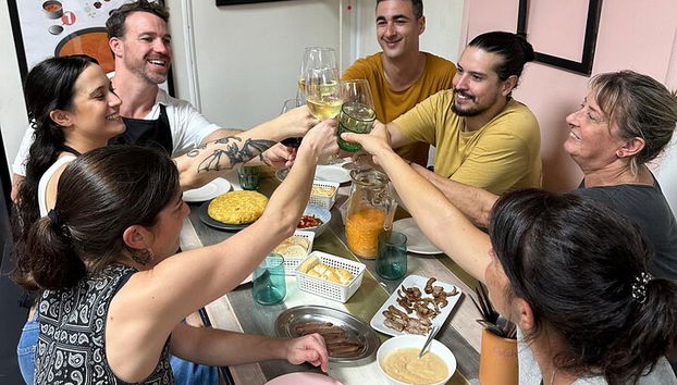 Cours de cuisine de tapas espagnoles avec musique live à la guitare - Photo 2