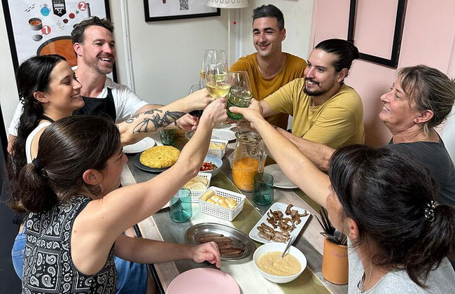 Cours de cuisine de tapas espagnoles avec musique live à la guitare - Photo 2