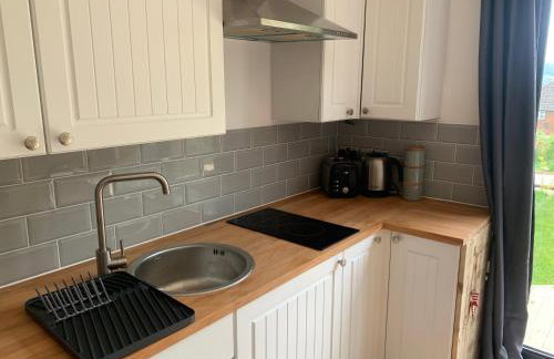 Unique Private Wood Cabin near Jurassic Coast in Dorset Countryside - Photo 8