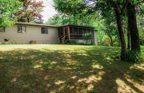 3BR waterfront lake house with dock, gazebo, boats - Foto 17