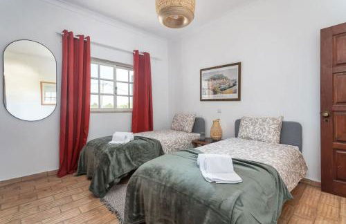 Spacious Villa Swimming Pool by HostWise - Foto 29