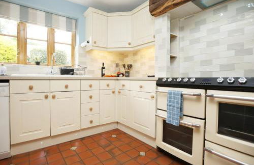 Modern 5-Bed Home, Guests 9, Secure Parking, Contractors - Foto 19