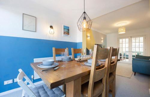 Charming 3 Bed Home in Churchdown with Hot Tub - Foto 8