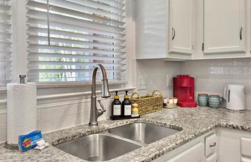 The Caspian large family house with private pool in Summerville - Foto 30