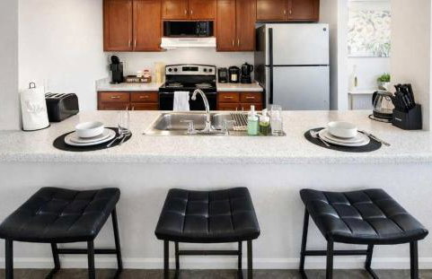 2BR Urban Loft Haven - Rooftop Games & Fitness - Foto 10