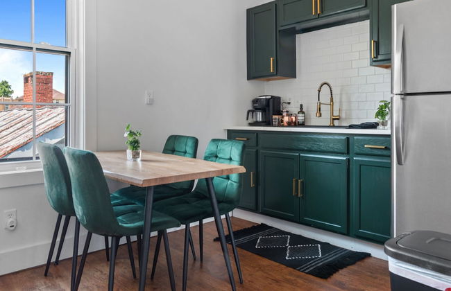 NEW Luxe Pet Friendly Free Parking Downtown - Foto 3