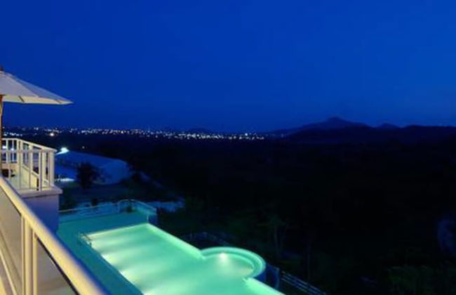 The Peak Residence - Photo 22