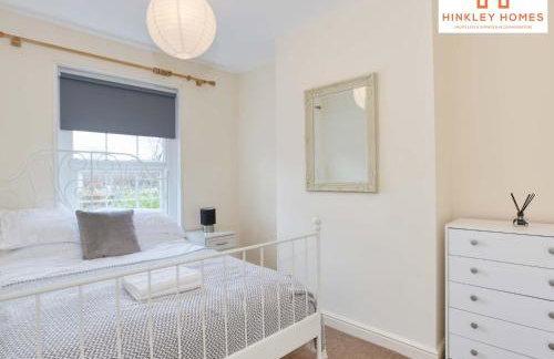 Centrally Tucked Away Private 4bed - Free parking! By Hinkley Homes Short Lets & Serviced Accommodation - Foto 26