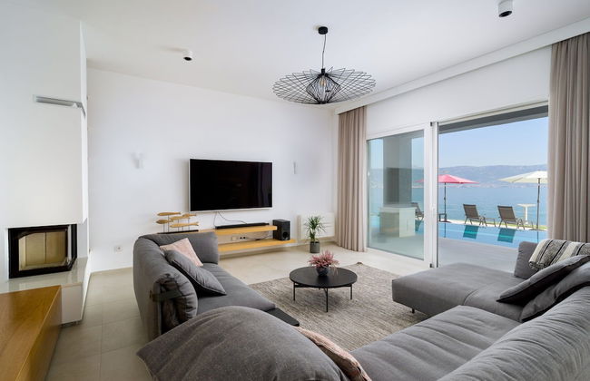 Beachfront Villa Grey Martini with Pool - Foto 16