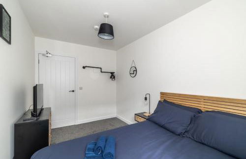 Prime Central Living 5-Bedroom 3-Bath Spacious House - Photo 27