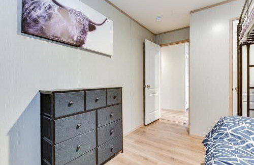 Hudson Oaks Country Creekside Home Hot Tub and Deck - Photo 19