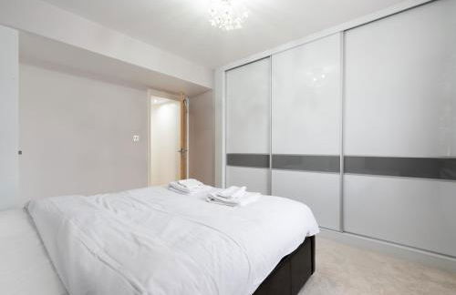 4 Bed house Parking 5 mins Sidcup Station - Pass the Keys - Foto 24