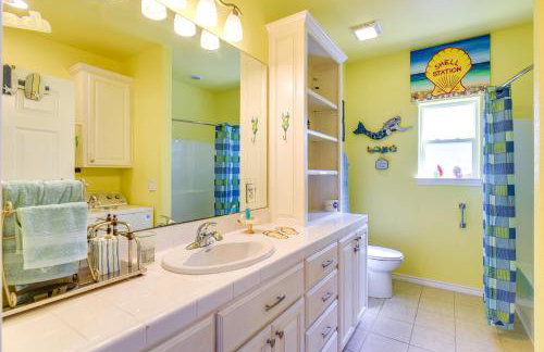 Ocean-View Balcony! Coastal Haven in Crystal Beach - Foto 17