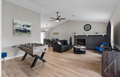 DFW Retreat - Pool, Spa & Minutes to Dallas & Fort Worth - Photo 2