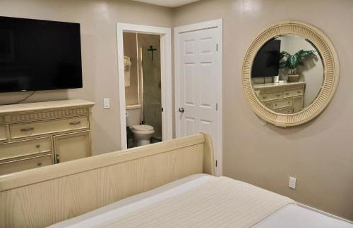 2 Masters, Newly renovated with new furnishings - 4BR 3BA - Photo 41