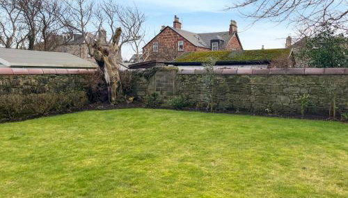 Northbeach Apartment B - Photo 3, Garden