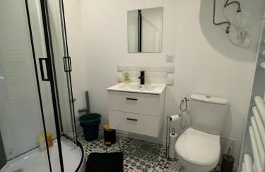 Studio 2ème étage - Centre-ville - Local vélos disponible - Foto 12