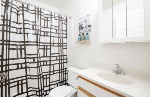 GRAUHAUS Tasteful 3BD with KING bed in Pekin - Foto 15