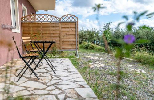 Lorraine's Cottage Style Studios, shared swimming pool and bbq only for guests at Simotata village - Photo 22