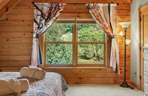 Mountain Escape on 6 acres w Hot Tub & Privacy - Foto 44