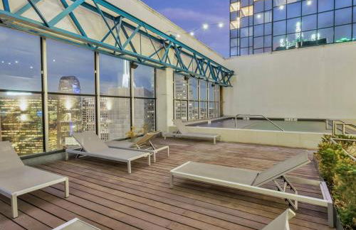Beautiful Apt in Downtown w/Pool | Indoor Parking - Foto 28