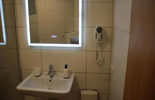 Großzügiges Erdgeschoßapartment mit Balkon und eigenen kostenlosen Parkplatz - Foto 16