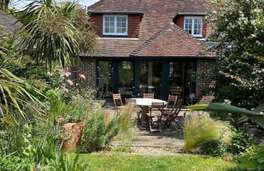 Aubrey Cottage - Photo 1