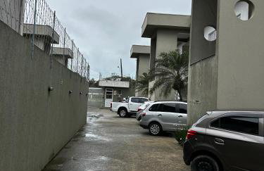 Apartamento em Condomínio Beverly Hills Praia de Vista Linda - Bertioga com Estacionamento e Piscina - Foto 18