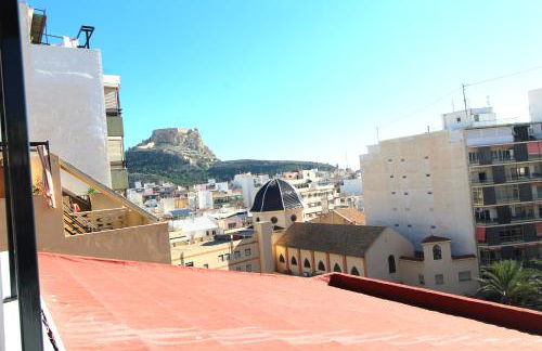 Atico loft de lujo con terraza espectacular y vista a los 2 castillos - Photo 13