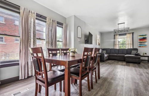 THE 1023 With Private Yard & Parking, Near Falls & Casino by Niagara Hospitality - Foto 20