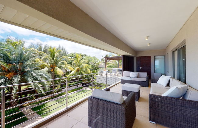 Bon Azur Beachfront Suites & Penthouses with LOV - Photo 37