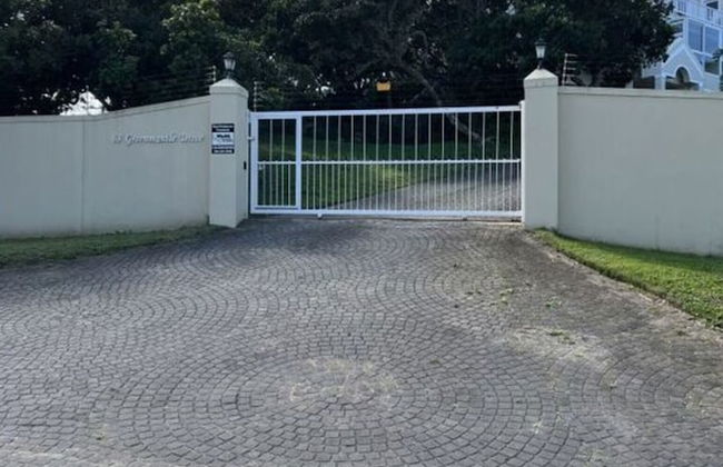 Sunshine Modern Retreat - Photo 33