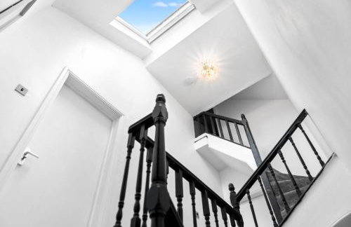 Modern 6-Bedroom Home - Sleeps 12 - Parking - Garden 568P - Foto 52