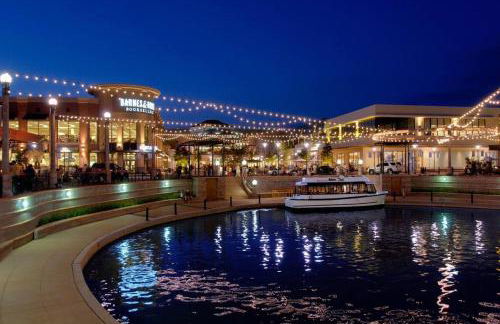 Apt 2 Bedrooms 2 Full Baths FREE Parking & FREE Laundry in Unit - Foto 37