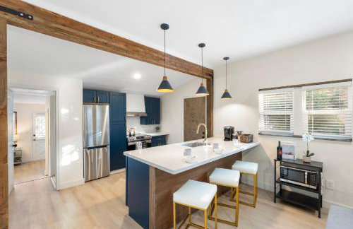 Walk to Old Town - Cozy Restored Cottage - Foto 7