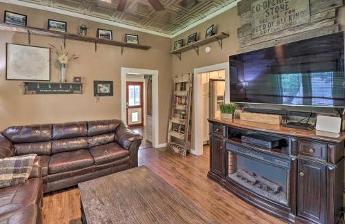 Country-Chic Cotter Home with Outdoor Living Space! - Foto 6