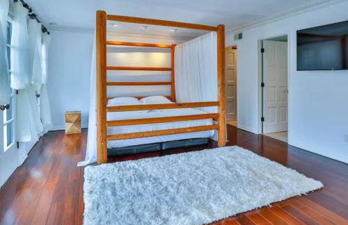 Sherman Oaks Tennis Estate with Pool + Spa - Foto 14