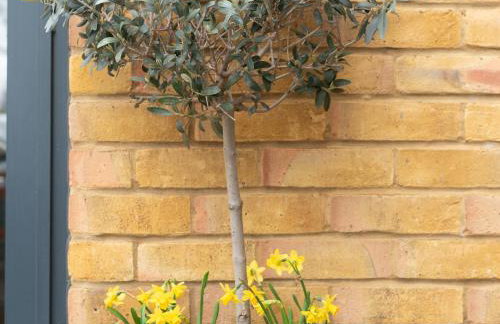 Chic & Cozy Flat in SW London, Perfect Location! - Pass the Keys - Foto 27