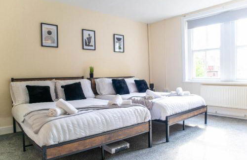 3 Bedroom House - Free Parking-Hospital-Contractors-Families - Long Stay Rates Available - Photo 38