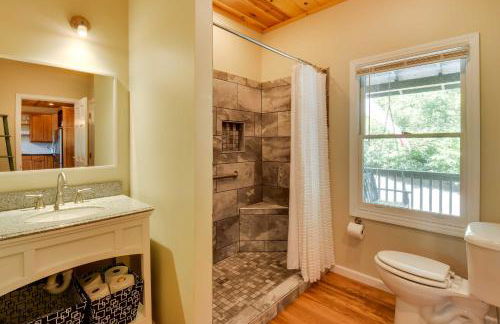 Spacious Georgia Escape with Fireplace, Deck and Grill - Foto 10