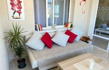 Lovely 1 bedroom apartment with sea views and pool - Photo 25