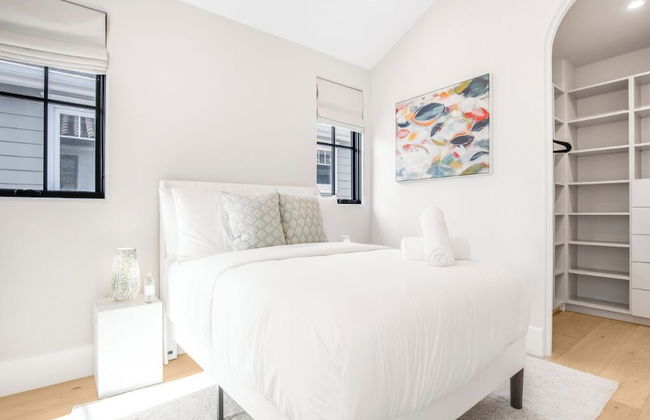 Villa Camellia - Charming 5 BR Home in the Heart of Studio City - Photo 10