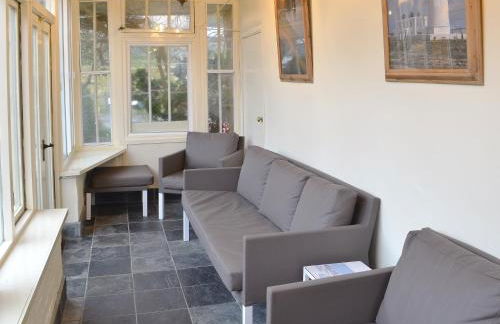 Swiss Cottage - Photo 2